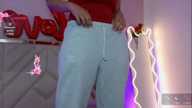 Image 2 of hollie_tay Stream on Chaturbate on 1 month ago
