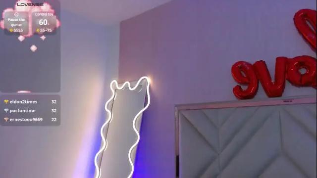 Image 3 of hollie_tay Stream on Chaturbate on 1 month ago