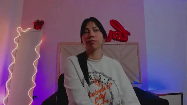 Image 12 of hollie_tay Stream on Chaturbate on 22 days ago