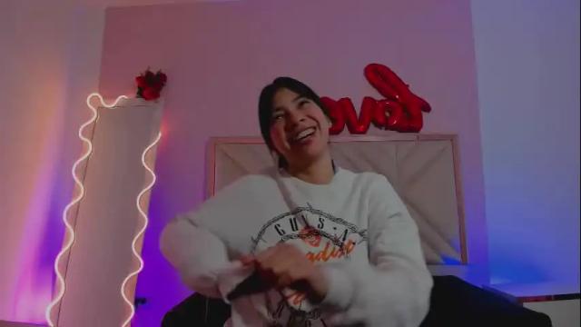 Image 8 of hollie_tay Stream on Chaturbate on 22 days ago
