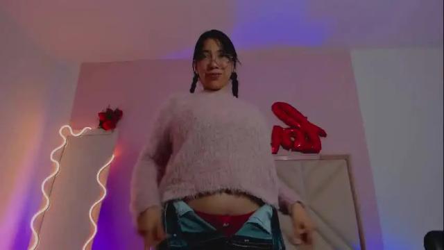 Image 10 of hollie_tay Stream on Chaturbate on 19 days ago