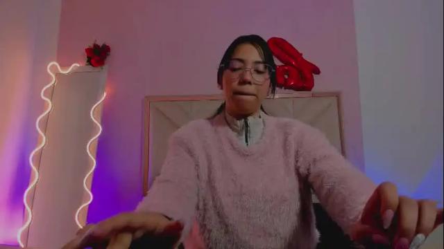 Image 7 of hollie_tay Stream on Chaturbate on 19 days ago