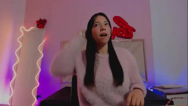 Image 8 of hollie_tay Stream on Chaturbate on 19 days ago