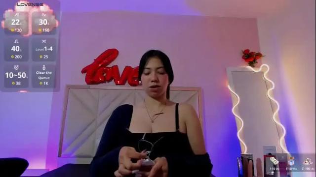Image 7 of hollie_tay Stream on Chaturbate on 17 days ago
