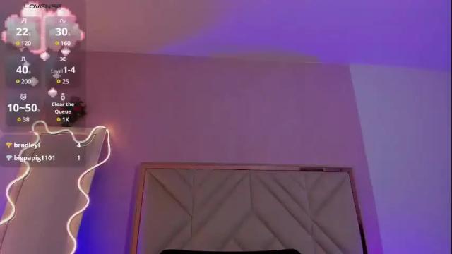 Image 2 of hollie_tay Stream on Chaturbate on 12 days ago