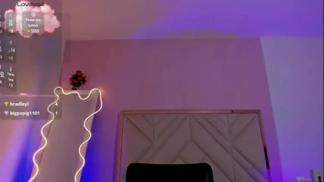 Image 4 of hollie_tay Stream on Chaturbate on 12 days ago