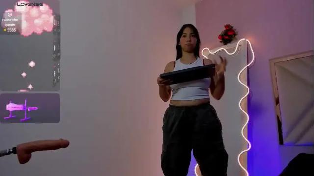 Image 11 of hollie_tay Stream on Chaturbate on 10 days ago