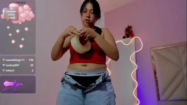 Image 7 of hollie_tay Stream on Chaturbate on 9 days ago