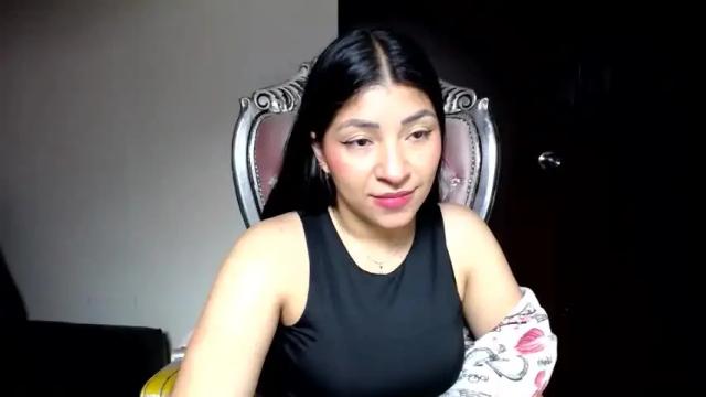 Image 3 of holly__20 Stream on Chaturbate on 1 month ago