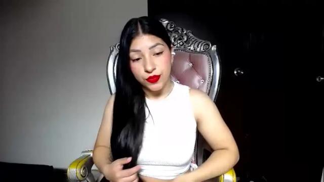 Image 3 of holly__20 Stream on Chaturbate on 28 days ago