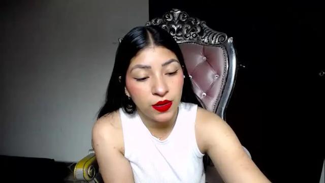 Image 8 of holly__20 Stream on Chaturbate on 28 days ago