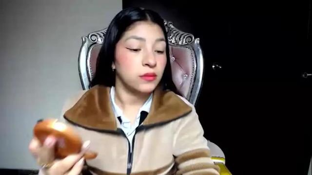 Image 3 of holly__20 Stream on Chaturbate on 2 days ago