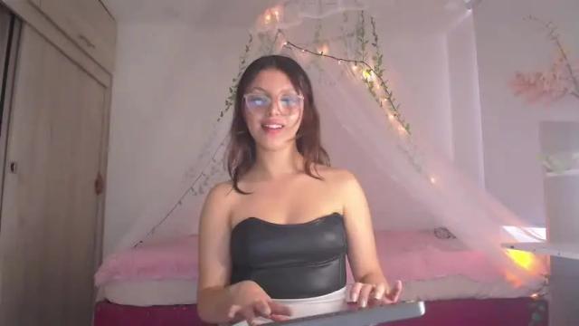 Image 6 of holly__ly1 Stream on Chaturbate on 13 months ago