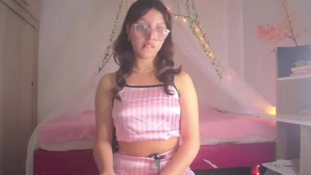 Image 2 of holly__ly1 Stream on Chaturbate on 21 months ago