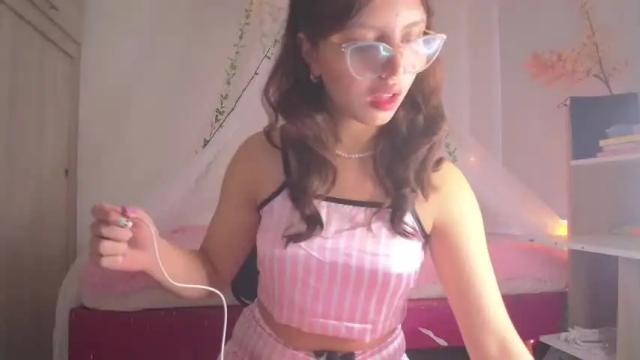 Image 3 of holly__ly1 Stream on Chaturbate on 21 months ago