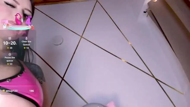 Image 4 of holly__milk Stream on Chaturbate on 17 days ago
