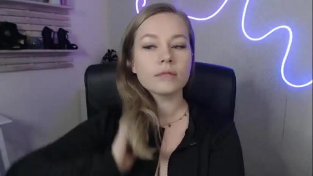 Image 10 of holly_bb95 Stream on Chaturbate on 1 month ago