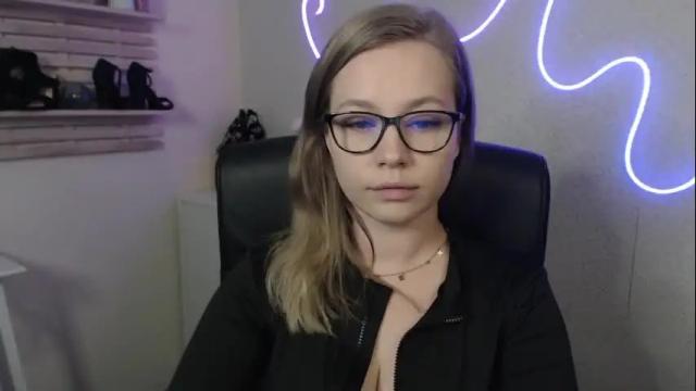 Image 11 of holly_bb95 Stream on Chaturbate on 1 month ago