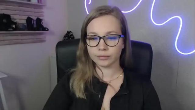 Image 12 of holly_bb95 Stream on Chaturbate on 1 month ago
