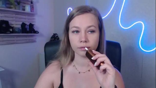 Image 2 of holly_bb95 Stream on Chaturbate on 1 month ago