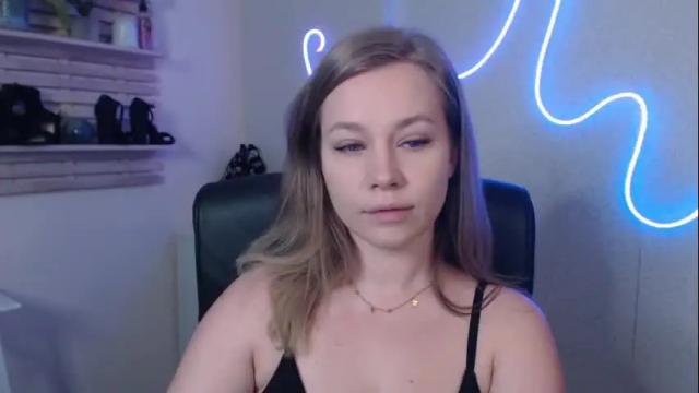 Image 4 of holly_bb95 Stream on Chaturbate on 1 month ago
