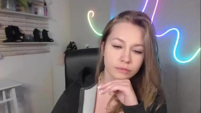 Image 2 of holly_bb95 Stream on Chaturbate on 1 month ago