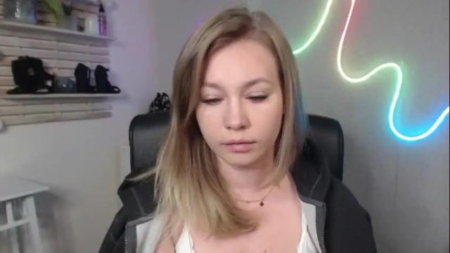Image 8 of holly_bb95 Stream on Chaturbate on 1 month ago