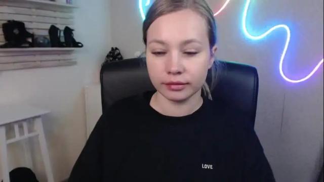 Image 11 of holly_bb95 Stream on Chaturbate on 1 month ago