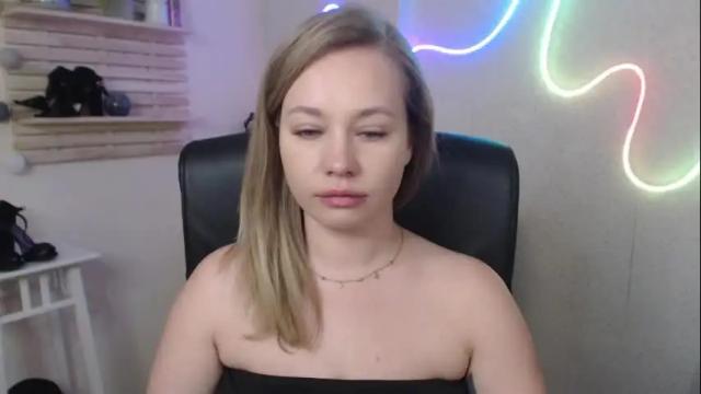 Image 12 of holly_bb95 Stream on Chaturbate on 1 month ago