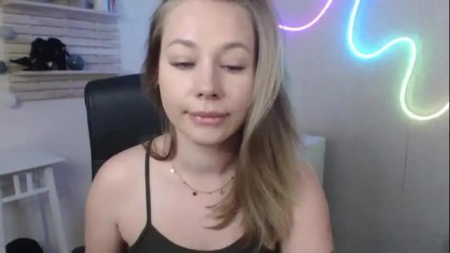 Image 2 of holly_bb95 Stream on Chaturbate on 1 month ago