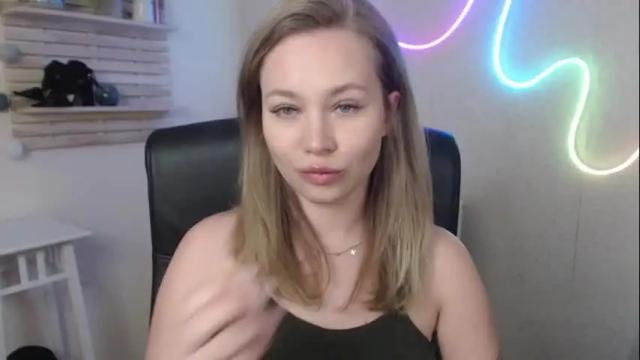 Image 3 of holly_bb95 Stream on Chaturbate on 1 month ago