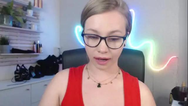 Image 10 of holly_bb95 Stream on Chaturbate on 1 month ago