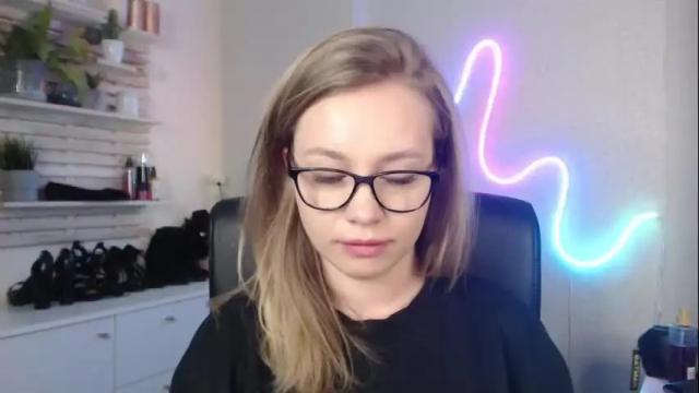 Image 3 of holly_bb95 Stream on Chaturbate on 1 month ago