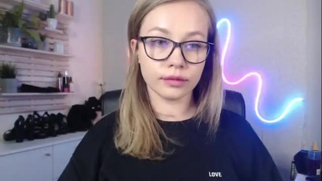 Image 4 of holly_bb95 Stream on Chaturbate on 1 month ago