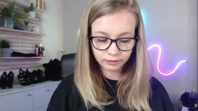 Image 6 of holly_bb95 Stream on Chaturbate on 1 month ago