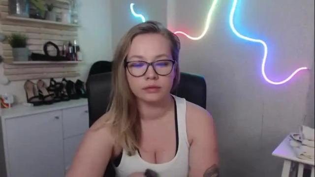 Thumbnail 1, holly_bb95's Stream at Chaturbate, 1 month ago