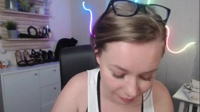 Image 10 of holly_bb95 Stream on Chaturbate on 1 month ago
