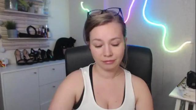 Image 11 of holly_bb95 Stream on Chaturbate on 1 month ago