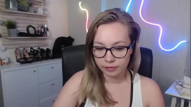 Image 3 of holly_bb95 Stream on Chaturbate on 1 month ago