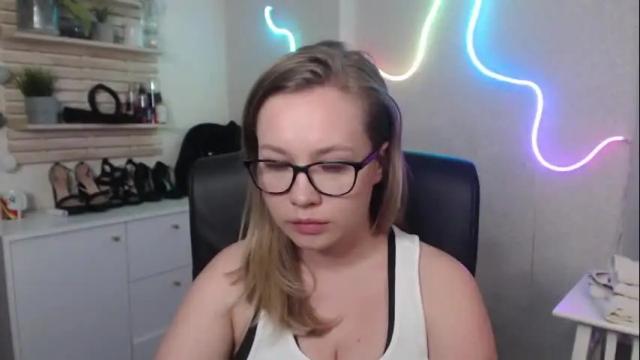 Image 4 of holly_bb95 Stream on Chaturbate on 1 month ago