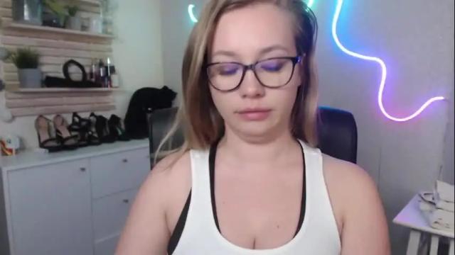 Image 6 of holly_bb95 Stream on Chaturbate on 1 month ago