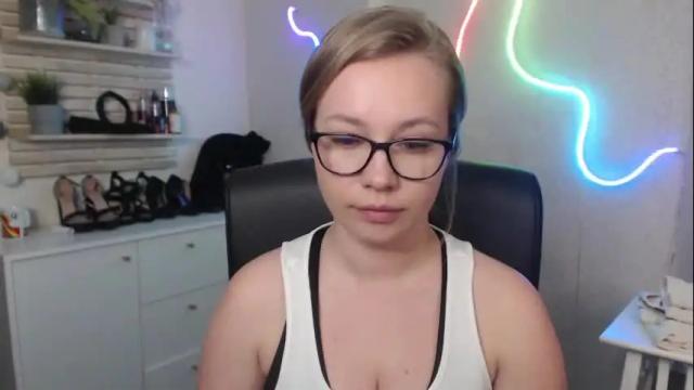 Image 8 of holly_bb95 Stream on Chaturbate on 1 month ago