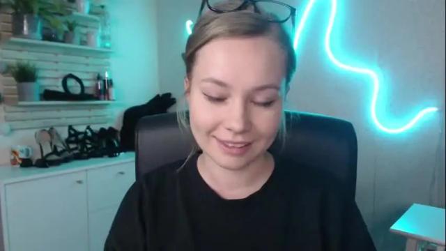Image 11 of holly_bb95 Stream on Chaturbate on 1 month ago