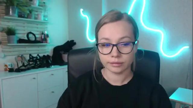 Image 3 of holly_bb95 Stream on Chaturbate on 1 month ago