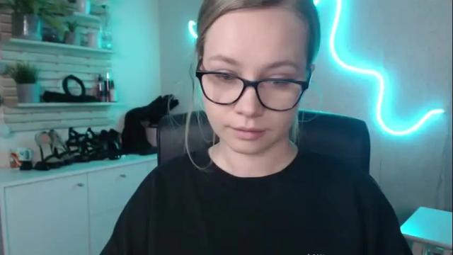 Image 6 of holly_bb95 Stream on Chaturbate on 1 month ago