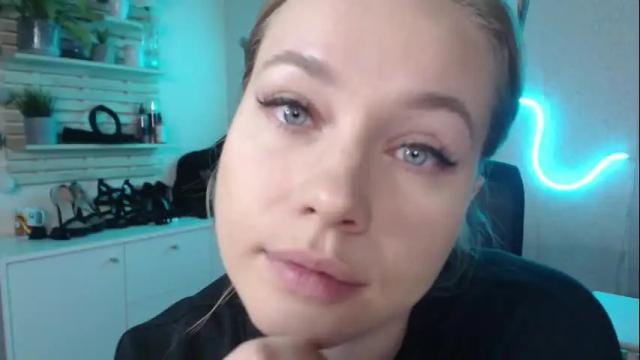 Thumbnail 3, holly_bb95's Stream at Chaturbate, 1 month ago