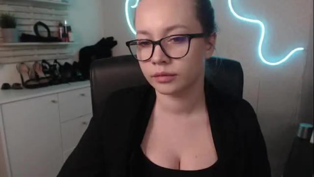 Image 10 of holly_bb95 Stream on Chaturbate on 1 month ago