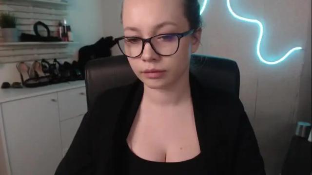 Image 11 of holly_bb95 Stream on Chaturbate on 1 month ago
