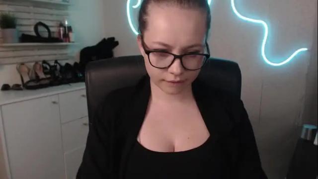 Image 3 of holly_bb95 Stream on Chaturbate on 1 month ago