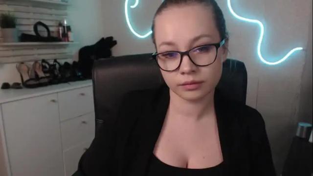 Image 6 of holly_bb95 Stream on Chaturbate on 1 month ago
